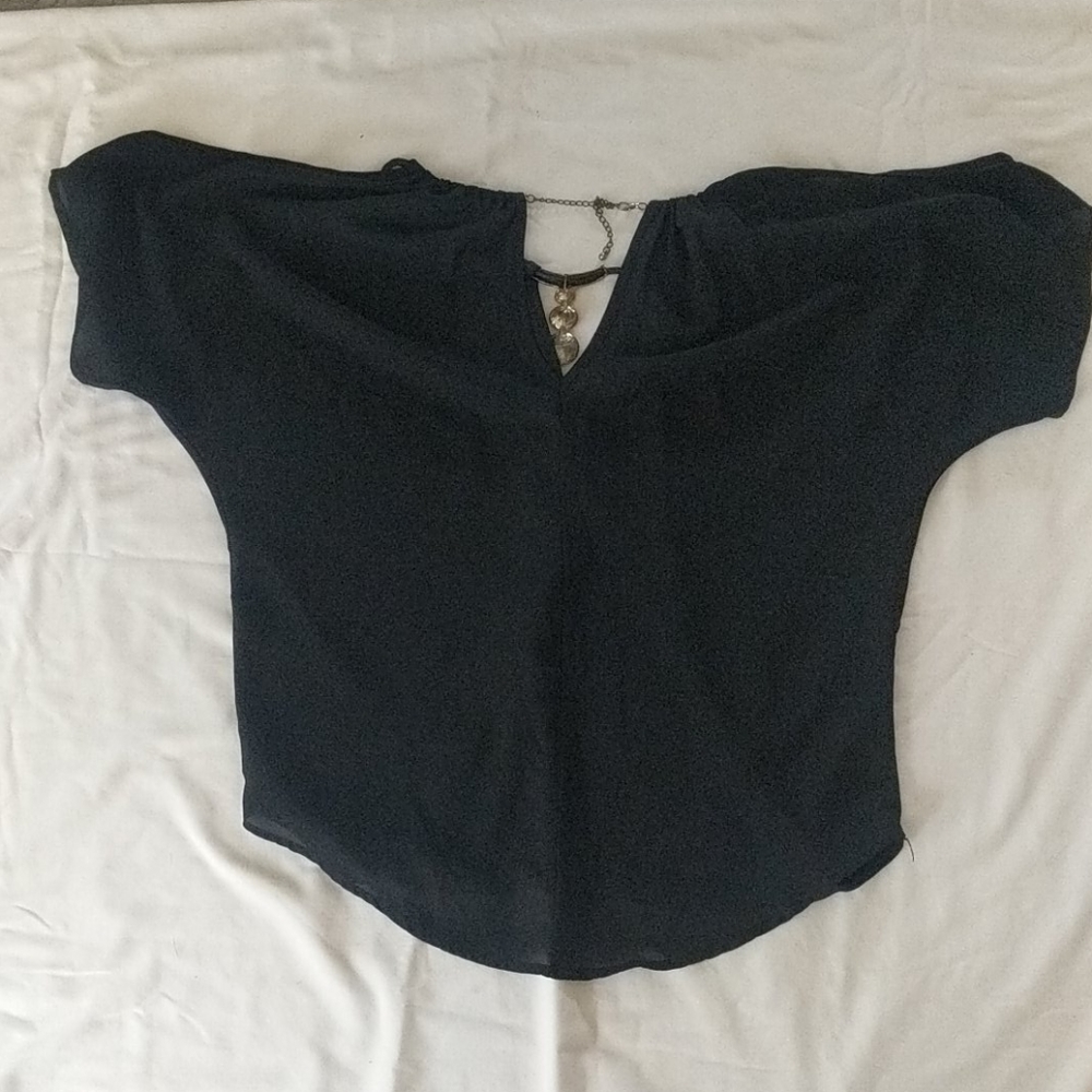 Cold Shoulder Top - Picture 2 of 3